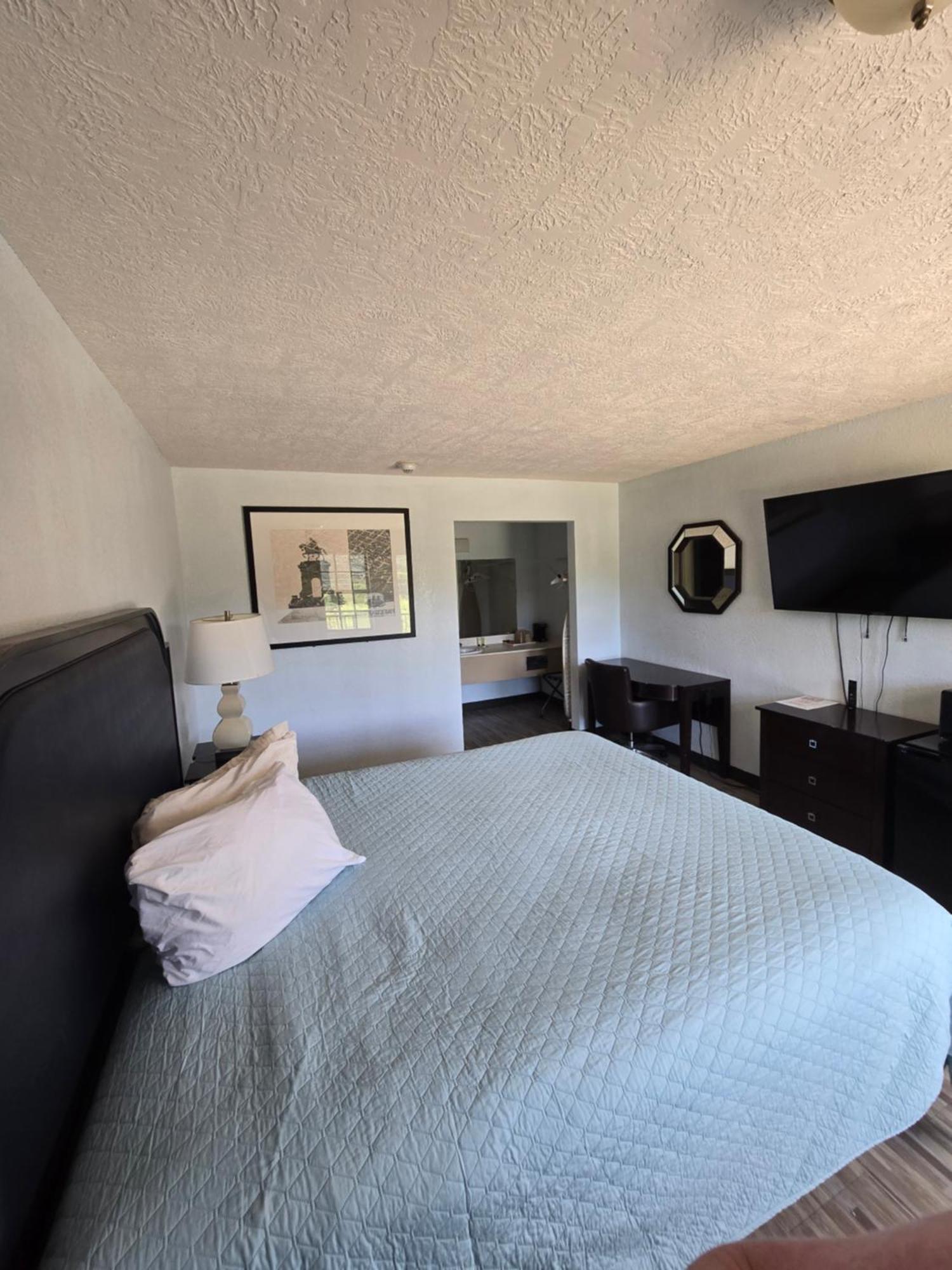 Best Price Motel & Suites Orange Bagian luar foto